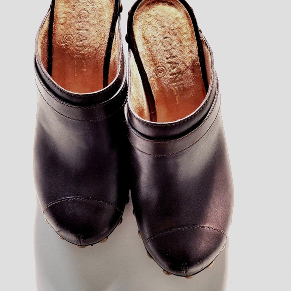 CHANEL CC Logo Vtg. Brown Platform Clogs Brass Accent Flawless On Trend Rare - Picture 7 of 14